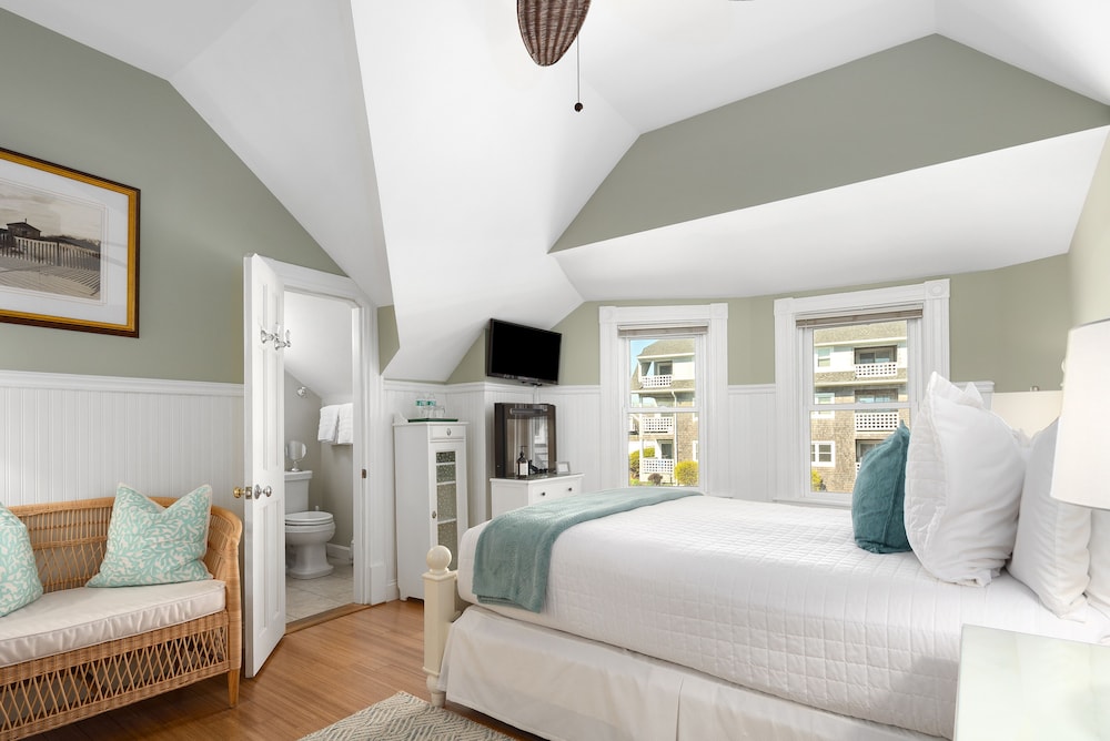 Deluxe Double Room, 1 Queen Bed, Garden View photo 1