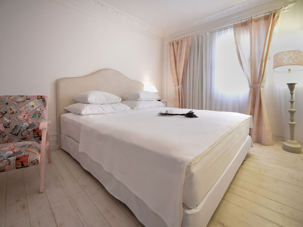 Junior Suite - Photo 1