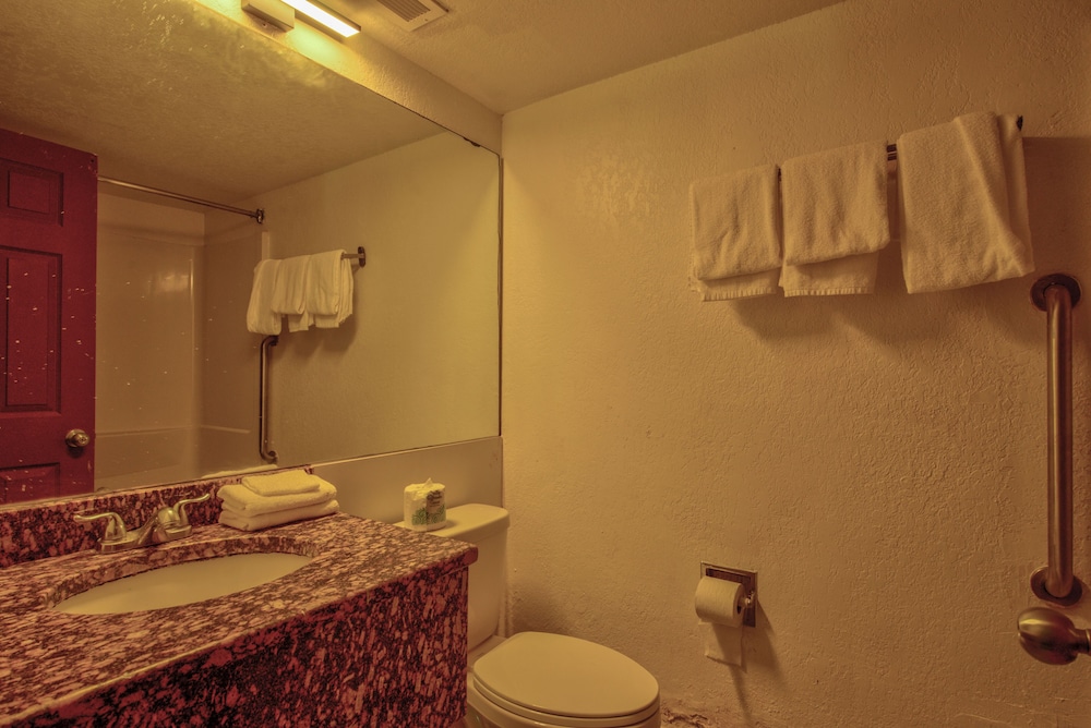 Standard Room, 2 Queen Beds photo 3