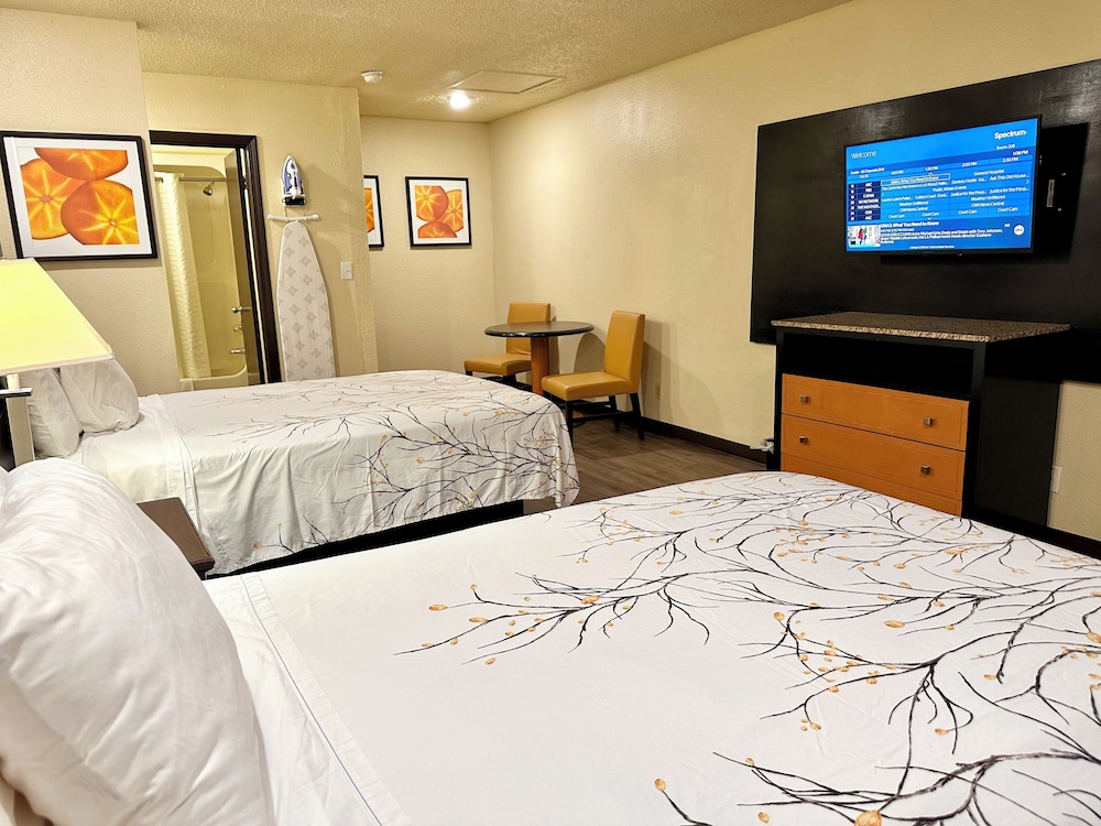 Standard Room, 2 Double Beds, Smoking - Photo 6