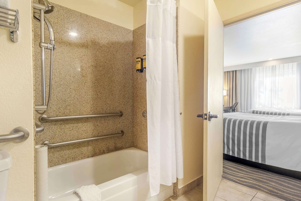 Suite, 1 Queen Bed, Accessible, Non Smoking - Photo 5