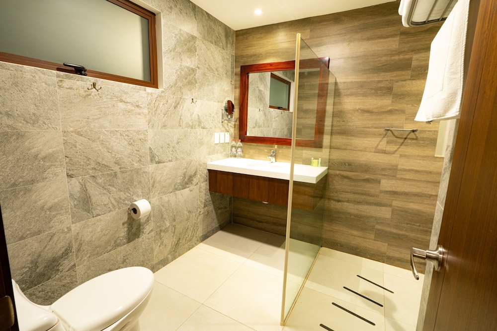 King Suite with Ocean View photo 2