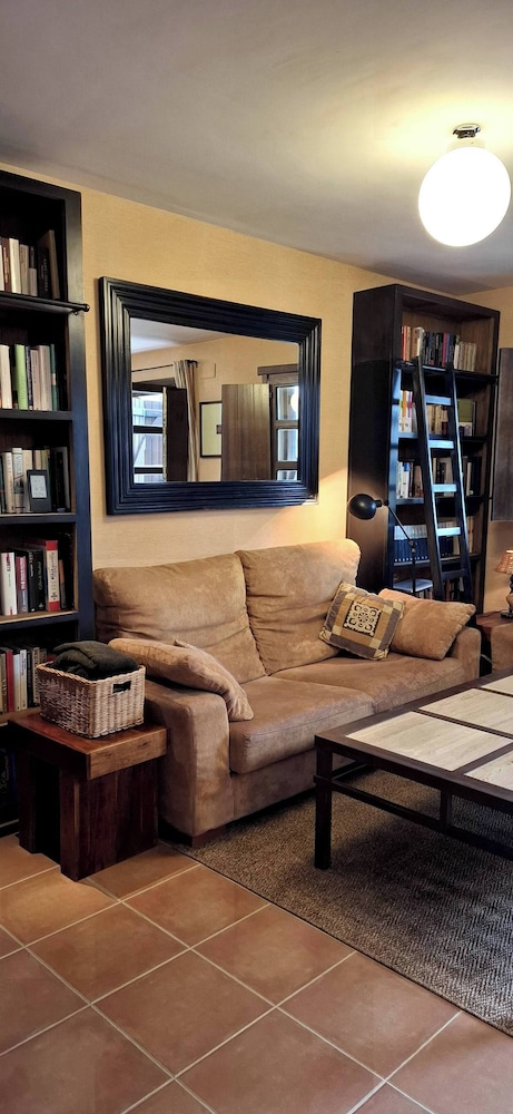 Casa, 4 Habitaciones, Balcón, Vista al Jardín