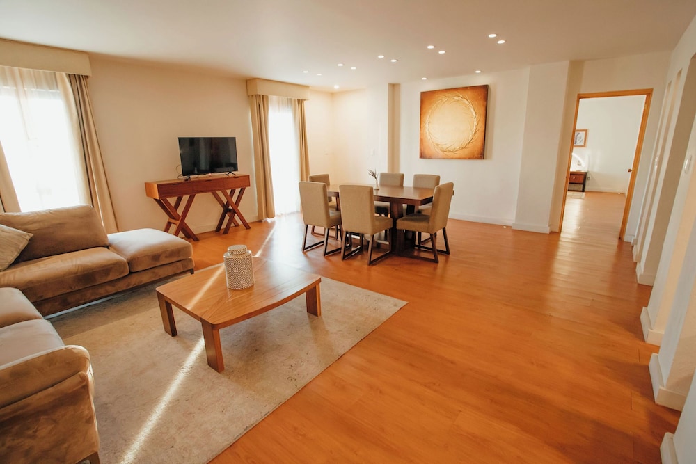 Suite, 1 King Bed (Master) - Photo 2