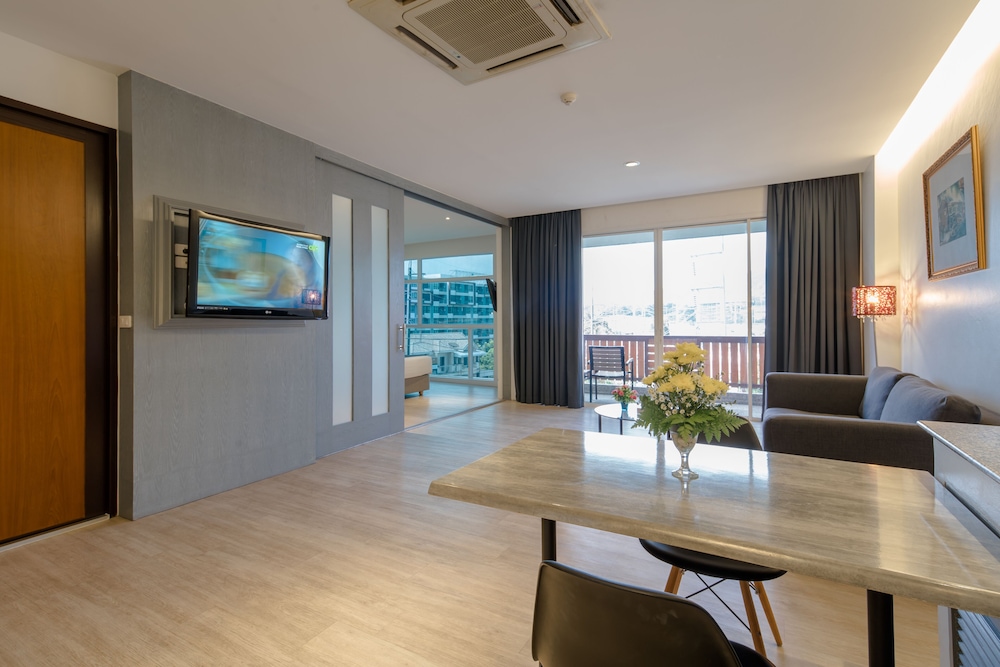 DARA Suite with Balcony - Photo 5