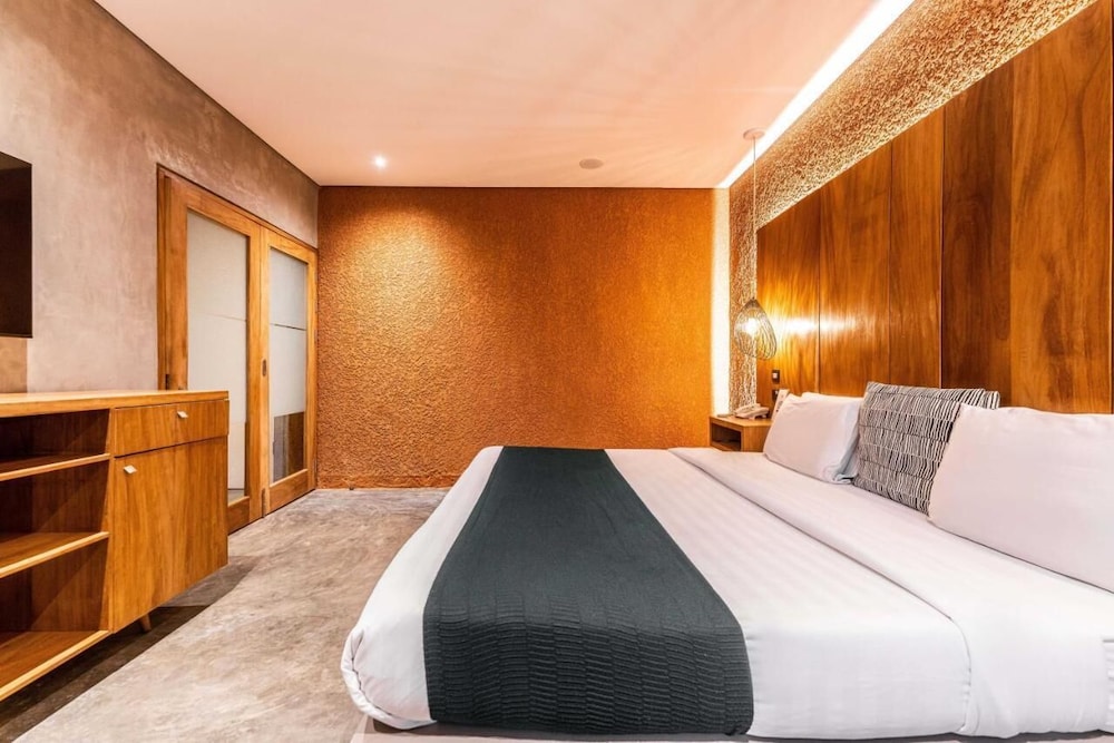 Luxury Room, Balcony, City View