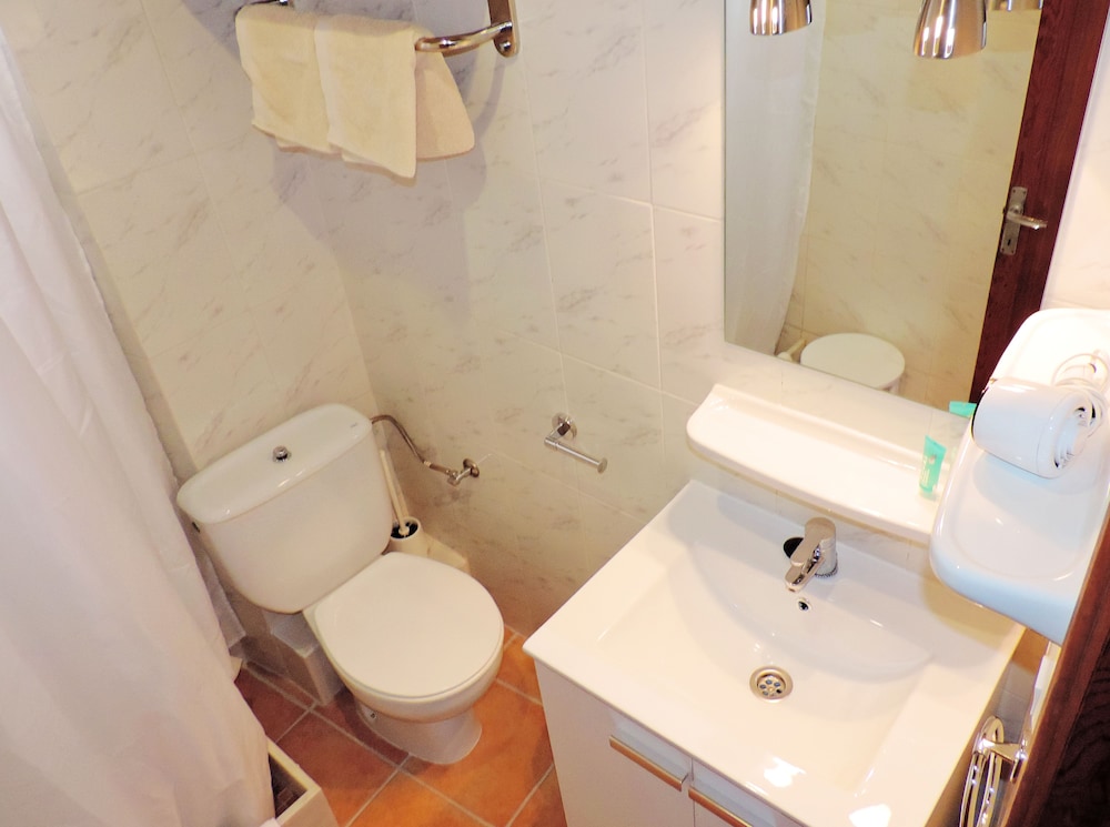 Estudio 2 adultos ecónomico sin cocina