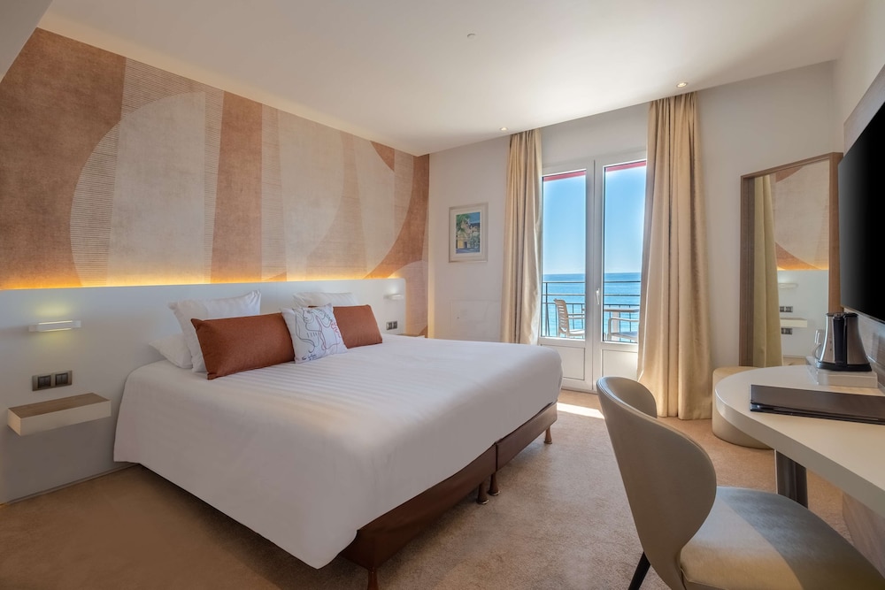 Deluxe Room, 1 Queen Bed, Balcony, Sea View