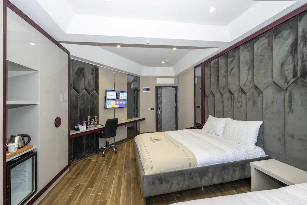 Deluxe Double or Twin Room - Photo 25