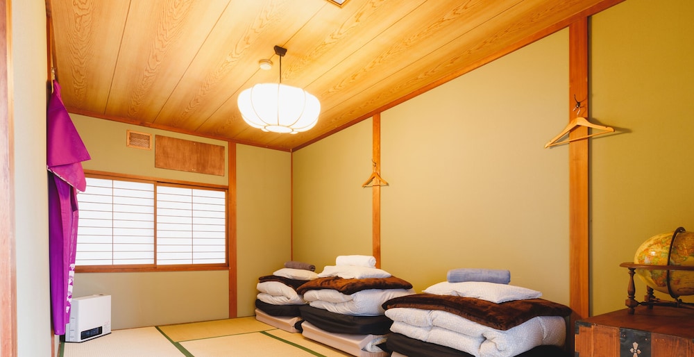 Japanese Style Triple Room, Non Smoking - No soundproof sliding door divided. Noise may be heard. - Photo 1