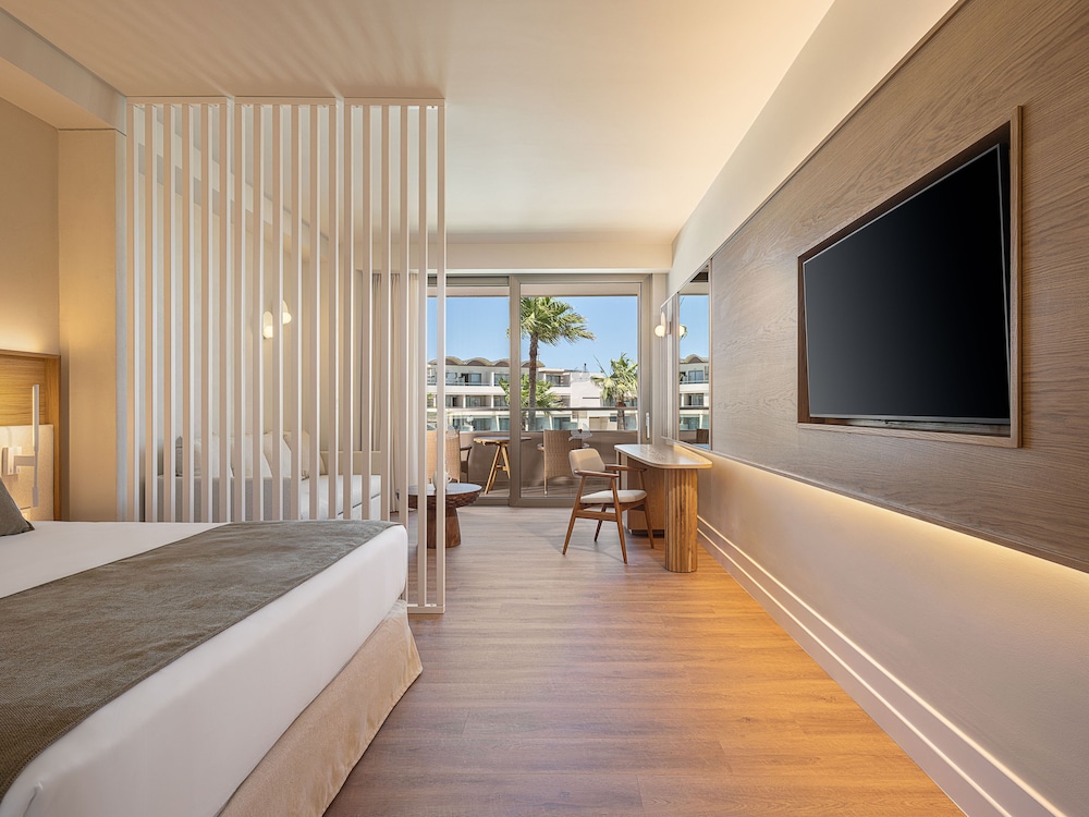 Junior Suite, Pool View