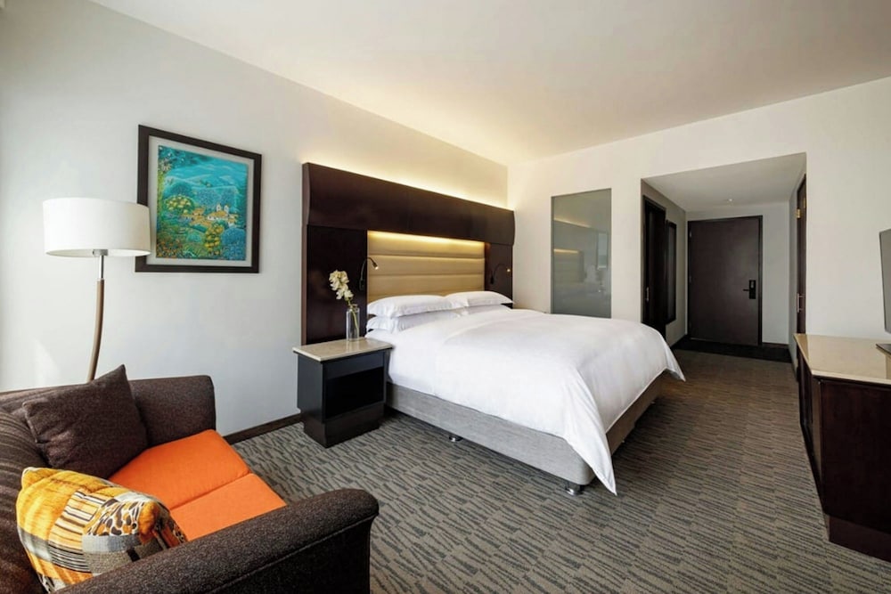 Room, 1 King Bed - Photo 3
