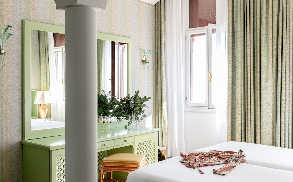 Deluxe Double Room (Grand)