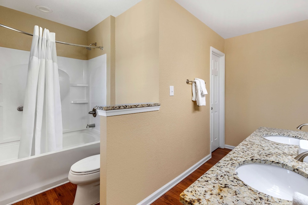 2 BEDROOM 2 KING SUITE W/ SOFABED - Photo 8