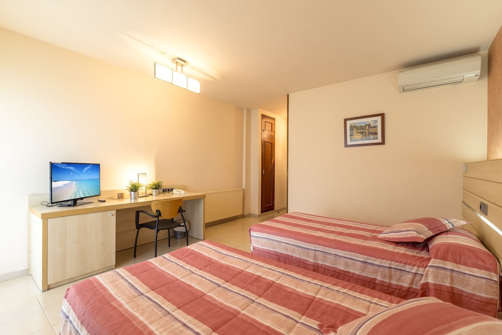 Standard Double or Twin Room photo 2