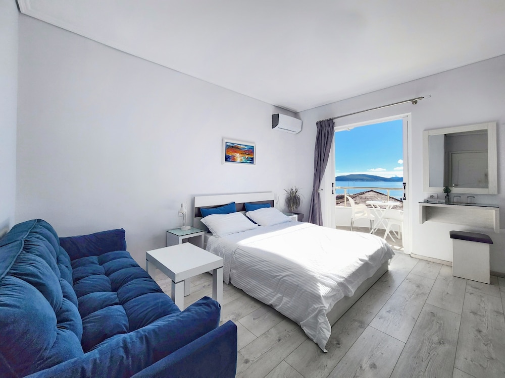 Family Room, 1 Bedroom, Balcony, Sea View photo 1