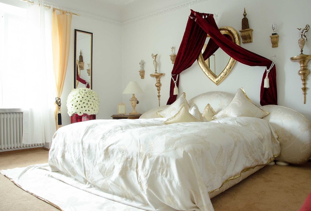 Deluxe Suite, 1 Bedroom, Jetted Tub (Golden Suite) photo 1