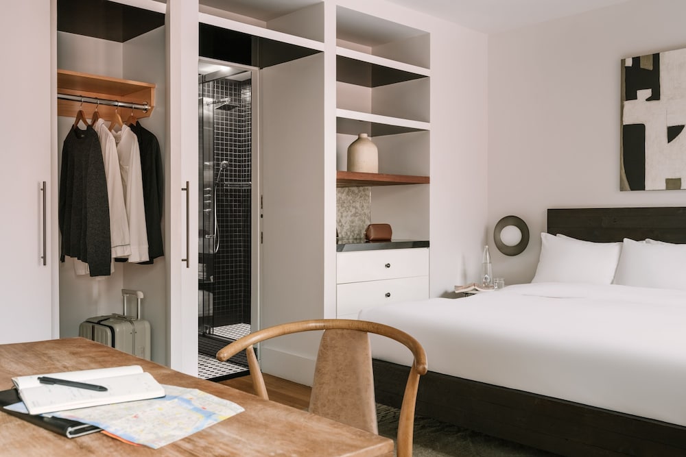 Deluxe Room, 1 King Bed With Sofa Bed