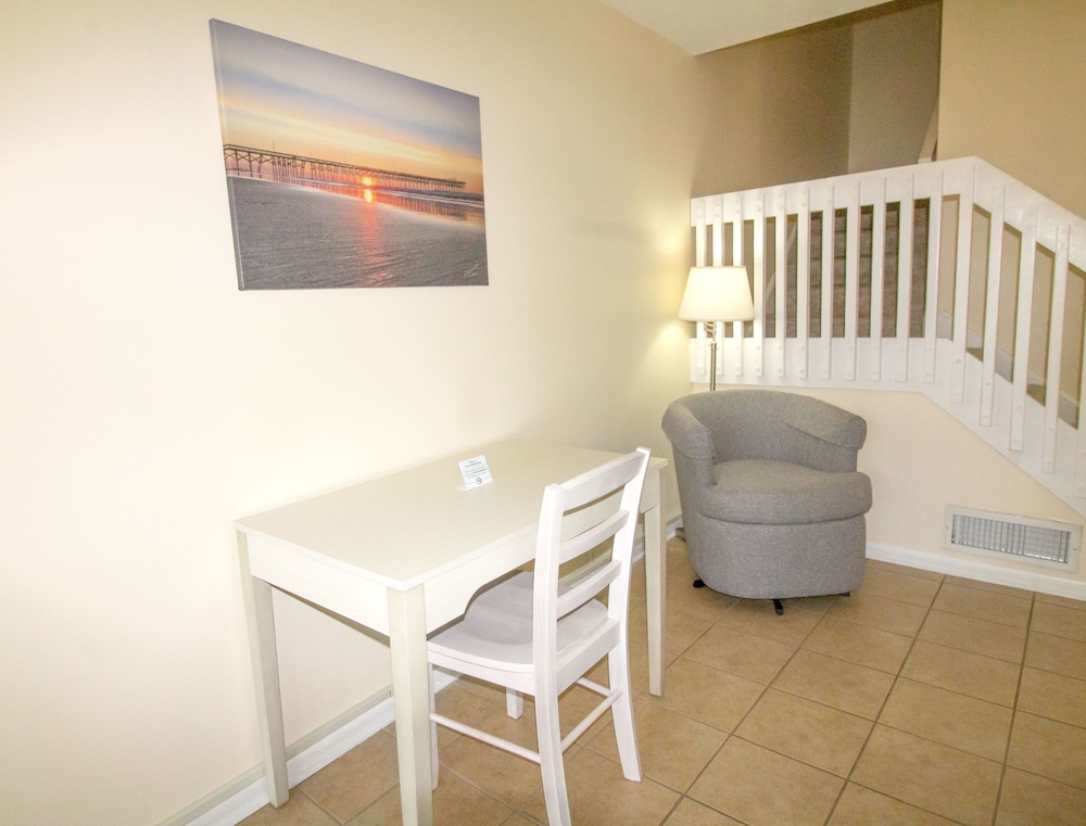 Standard Townhome, 4 Bedrooms photo 2