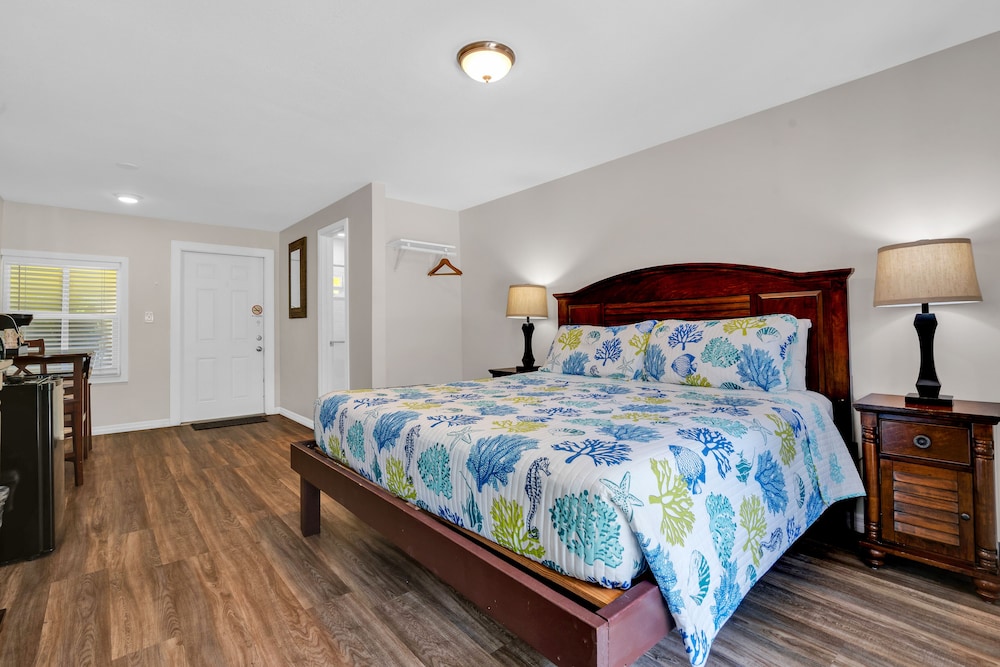 Pool View King Island Room photo 1