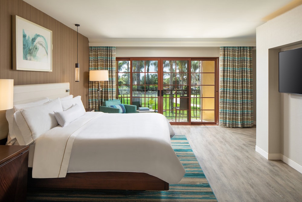 Traditional Room, 1 King Bed (Balcony)
