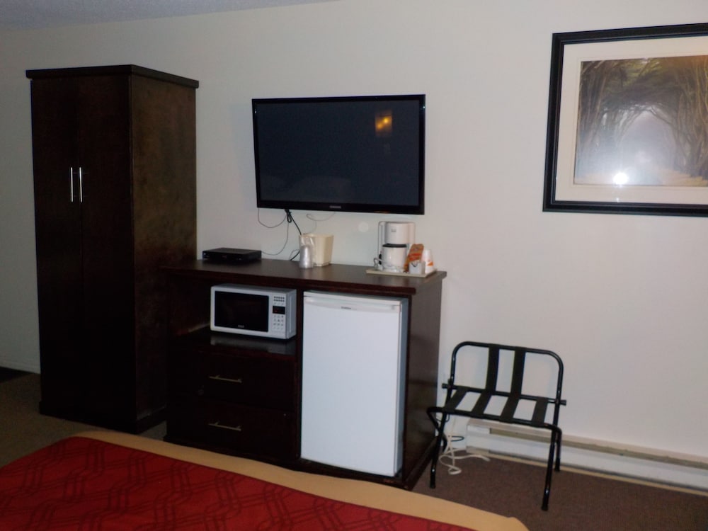 Standard Room, 2 Queen Beds - Photo 9