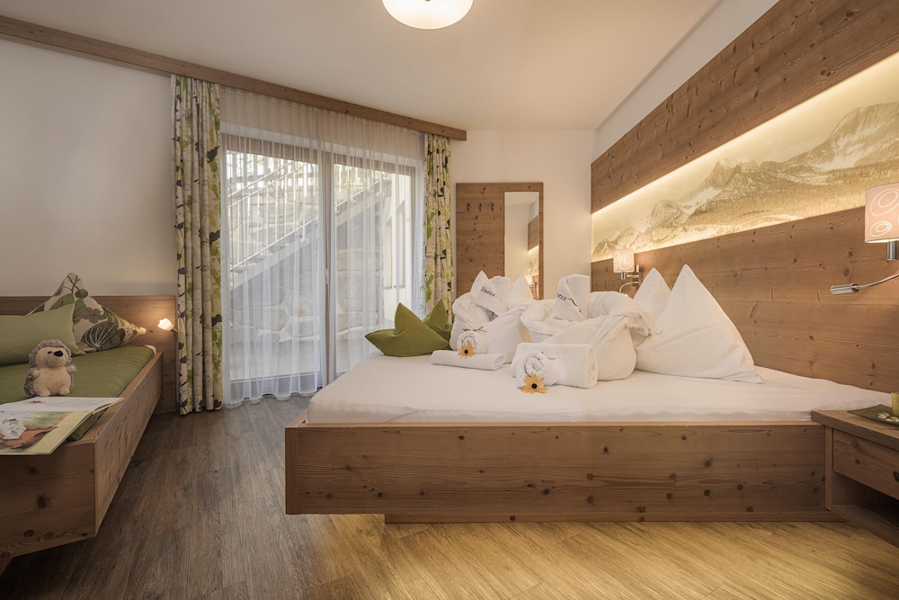 Deluxe Suite, 3 Bedrooms, Terrace, Courtyard View (Sauna & Private Spa)