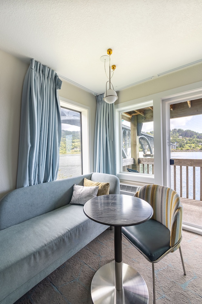 Deluxe Room, 2 Queen Beds, River View photo 3