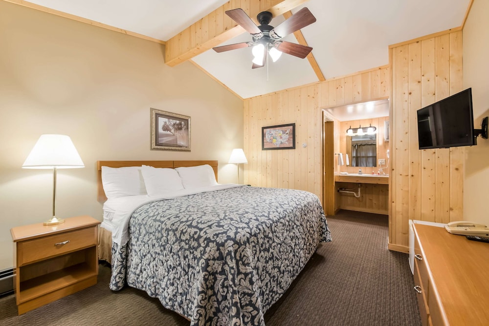 Room, 1 King Bed, Accessible, Non Smoking (Pet Friendly) - Photo 1