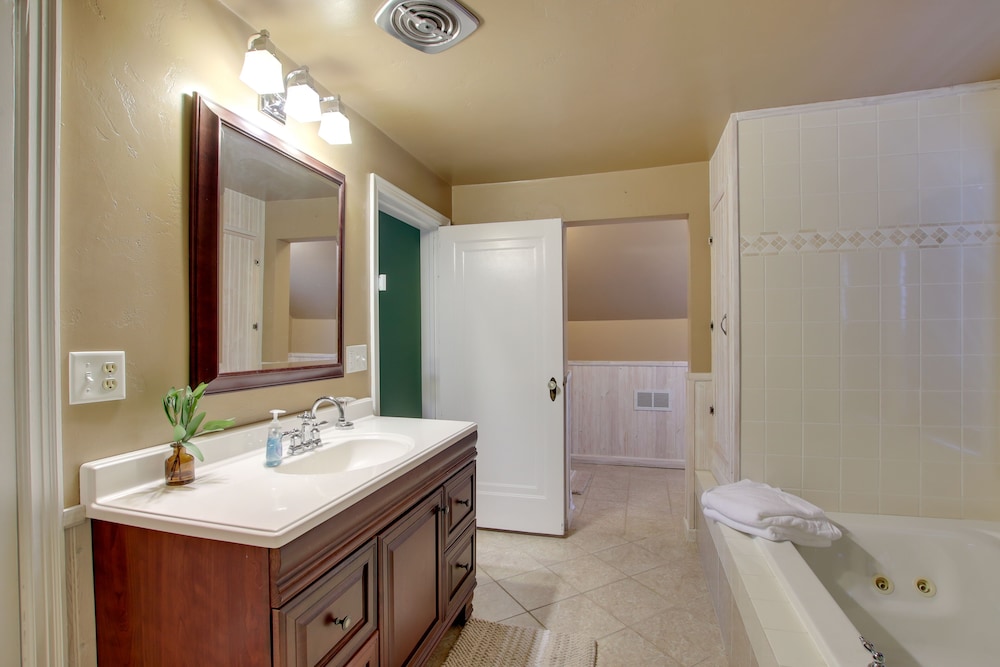 House (4 Bedrooms) photo 2