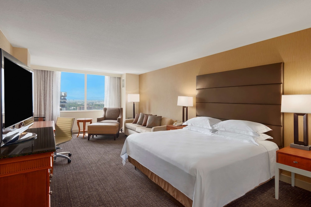 Standard Room, 1 King Bed (Oversized) photo 3