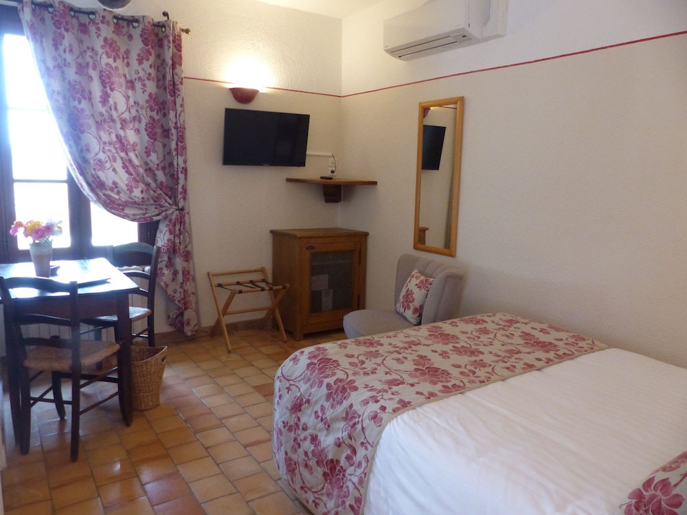 Standard Double Room Single Use (Small) - Photo 4