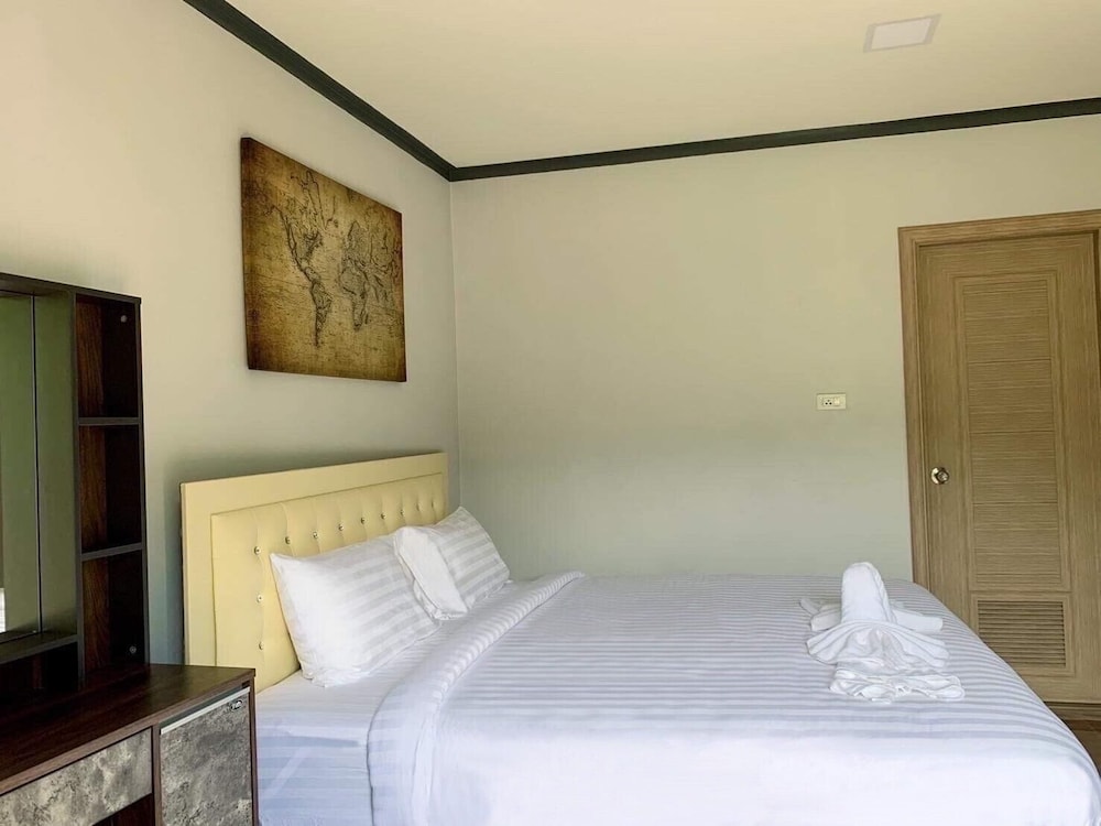 Deluxe Room - Photo 9