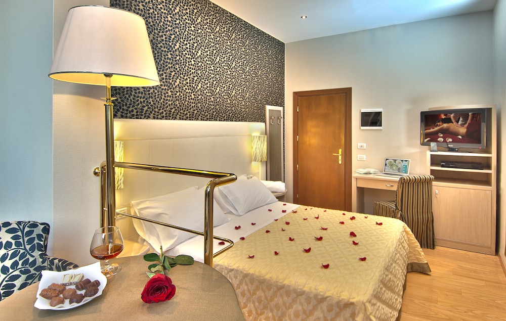 Superior Double or Twin Room - Photo 3