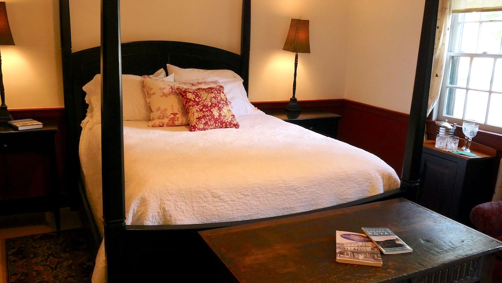 Double Room, 1 Queen Bed, Private Bathroom, Garden View