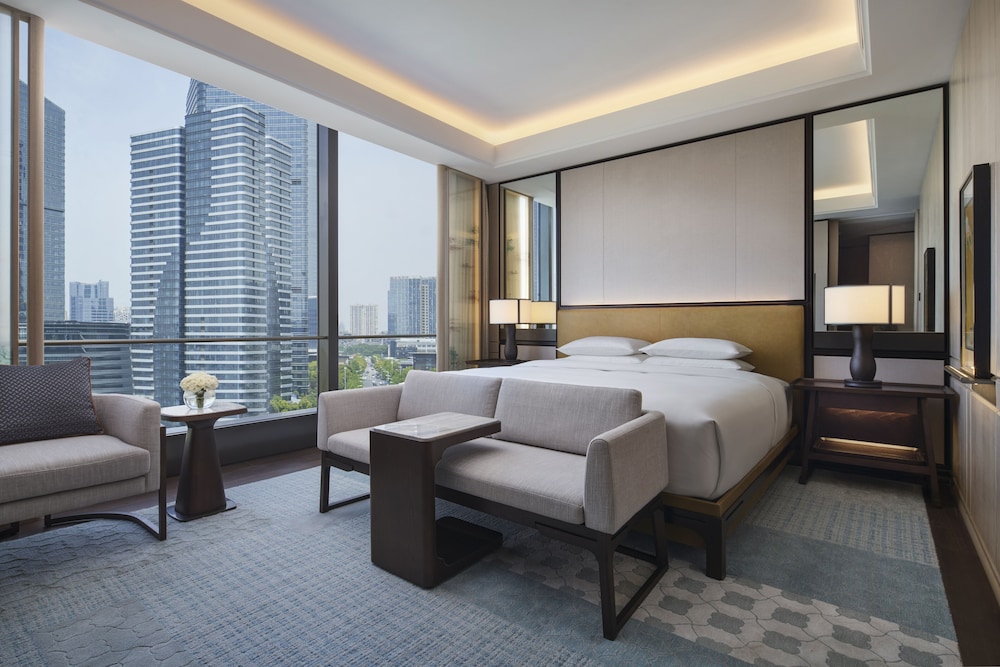 Park Executive Lakeview Terrace Suite - Photo 2