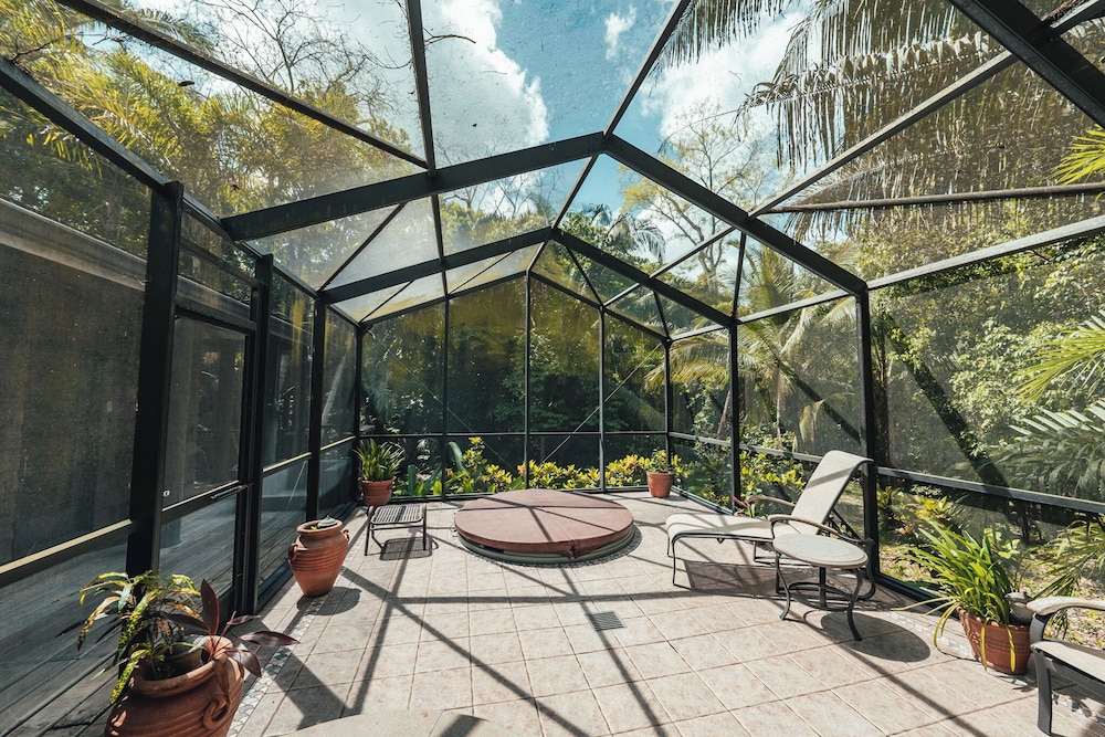 2-Bedroom Family Villa w/ Air Conditioning photo 2