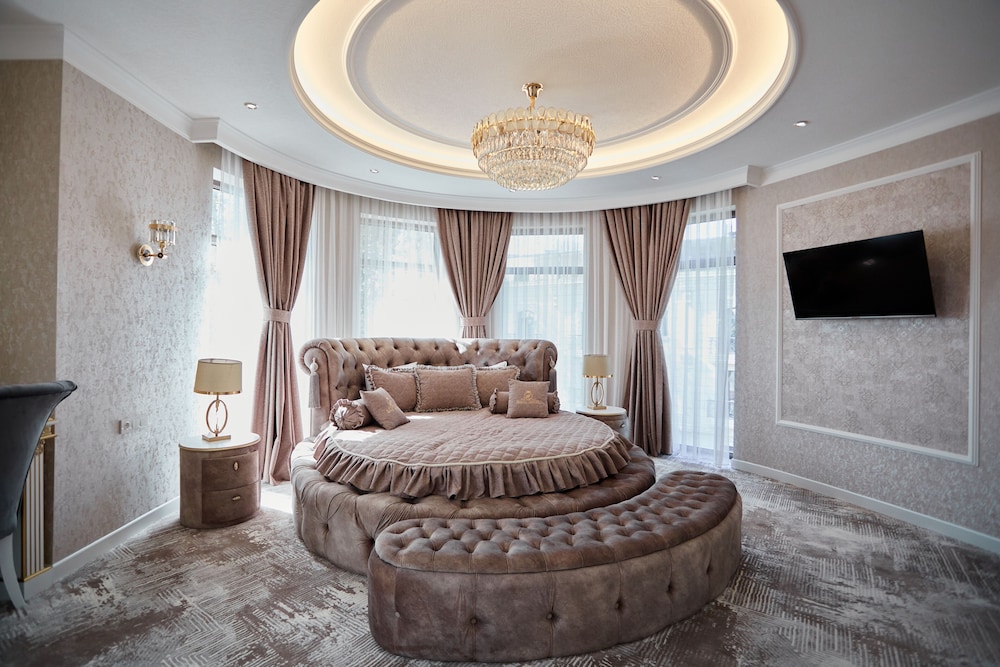 Luxury Suite