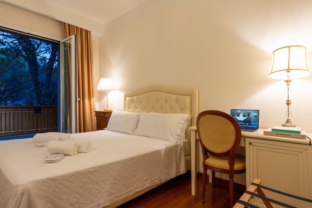 Deluxe Double Room, Balcony photo 1