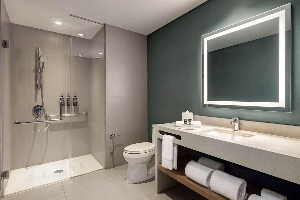 Panoramic Room, 1 King Bed, City View - Photo 7