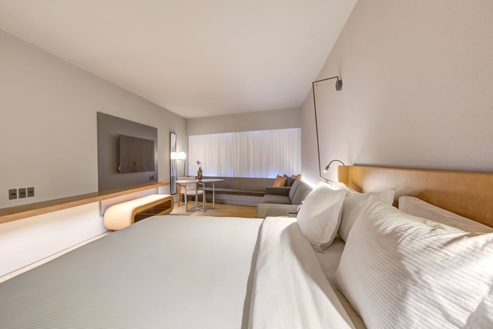 Deluxe Room, 1 King Bed - Photo 1