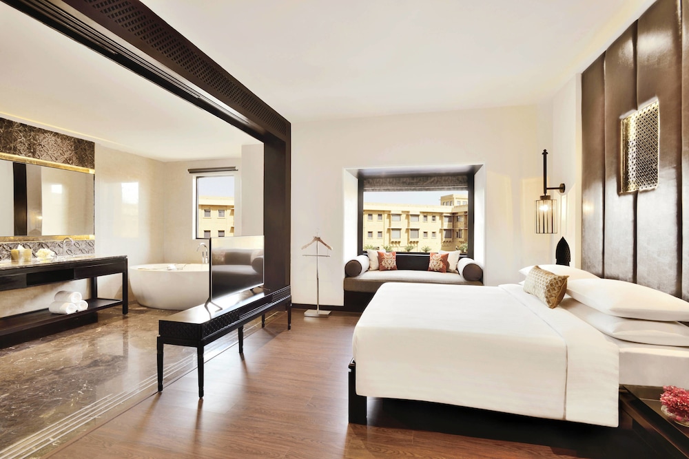Suite, 1 Bedroom photo 2