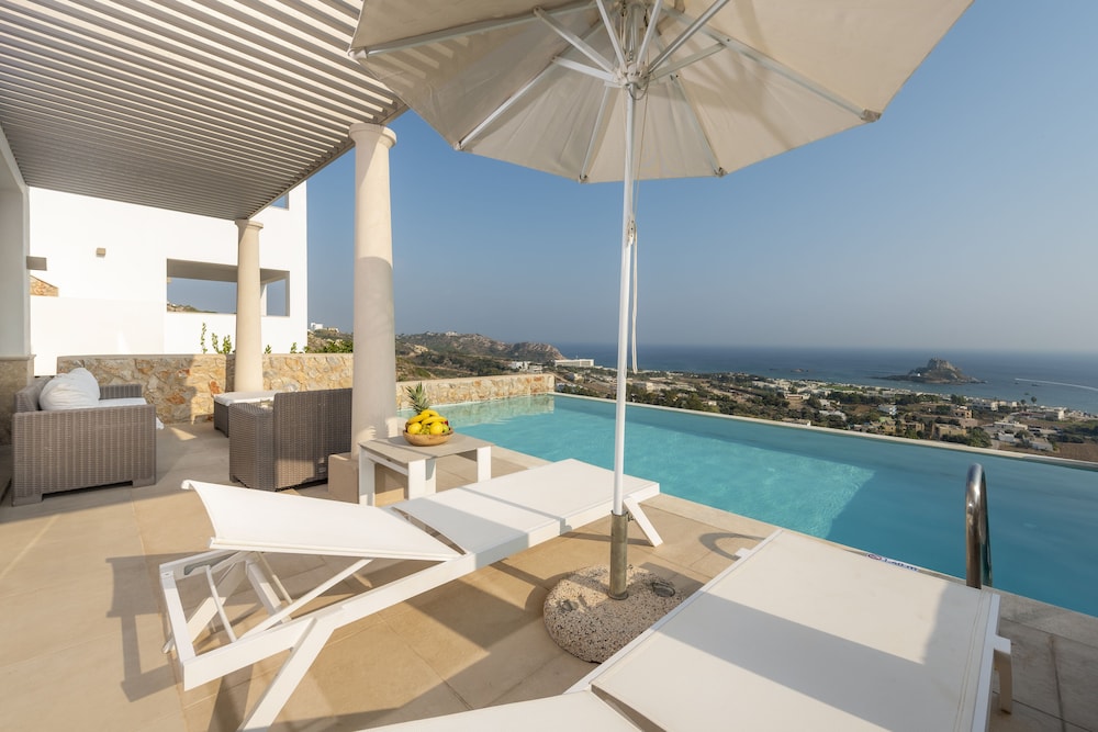 Signature Suite, Private Pool, Sea View photo 2
