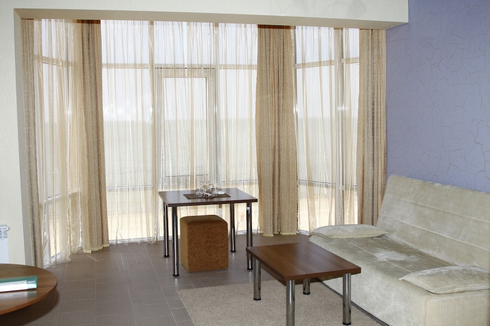 Suite, 1 Queen Bed With Sofa Bed photo 3