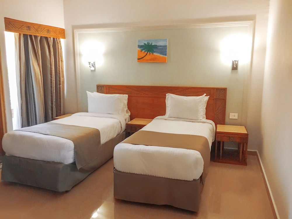 Suite, 2 Bedrooms - Photo 42