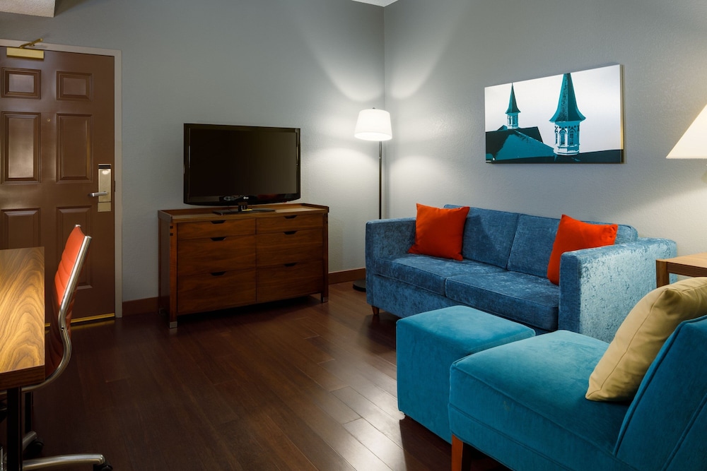 Suite, 1 Bedroom - Photo 7