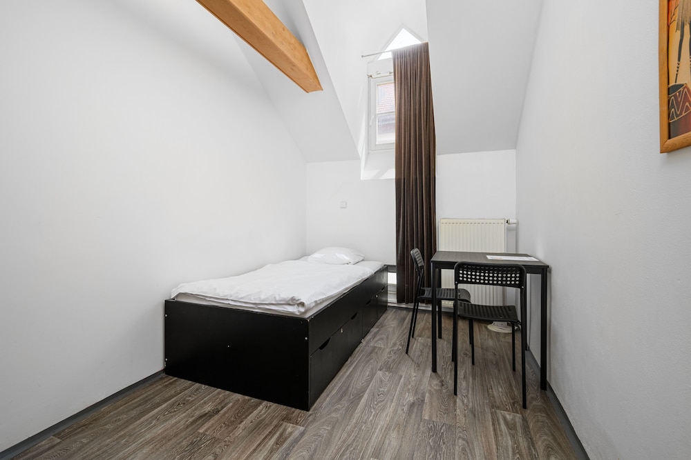 Basic Single Room, Non Smoking, Shared Bathroom