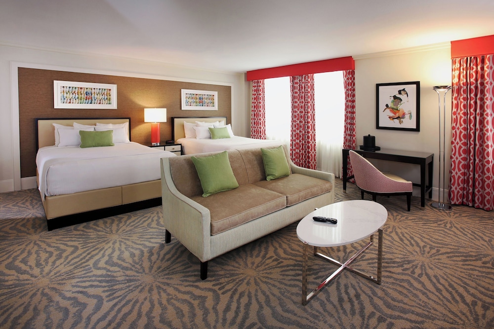 Suite, 2 Queen Beds, Smoking - Photo 1