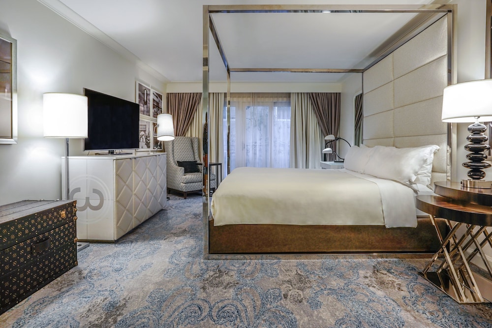 Premier Suite, 1 King Bed, Refrigerator & Microwave (Suite)