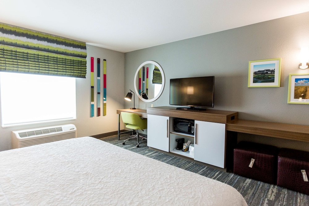 Room, 1 King Bed, Accessible, Non Smoking (Bathtub) - Photo 8